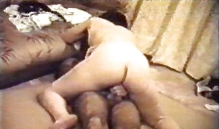 Chồng bắt vợ trẻ ở dải đào tạo và fuck her, với sự hào sec cuc hay hứng